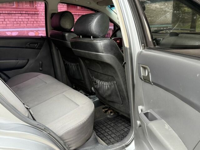 Серый Шевроле Авео, объемом двигателя 1.5 л и пробегом 277 тыс. км за 3899 $, фото 8 на Automoto.ua