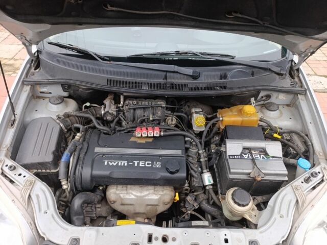 Серый Шевроле Авео, объемом двигателя 1.6 л и пробегом 167 тыс. км за 4300 $, фото 3 на Automoto.ua