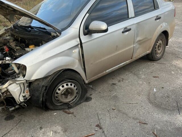 Серый Шевроле Авео, объемом двигателя 1.5 л и пробегом 205 тыс. км за 850 $, фото 1 на Automoto.ua