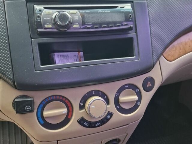 Серый Шевроле Авео, объемом двигателя 1.6 л и пробегом 190 тыс. км за 3999 $, фото 6 на Automoto.ua