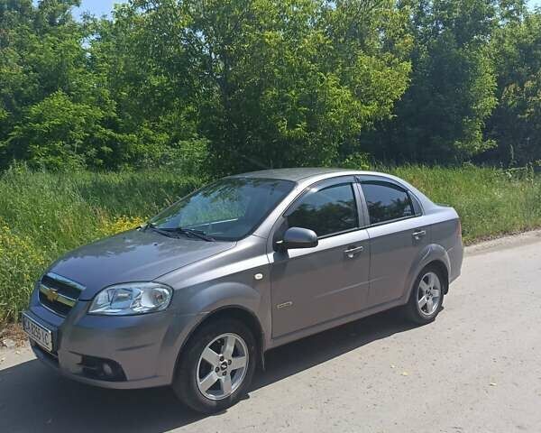 Сірий Шевроле Авео, об'ємом двигуна 1.4 л та пробігом 260 тис. км за 3800 $, фото 1 на Automoto.ua