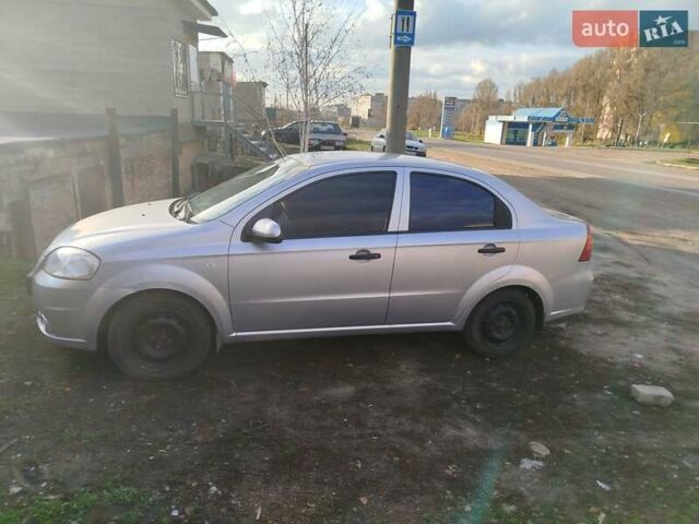 Серый Шевроле Авео, объемом двигателя 1.5 л и пробегом 240 тыс. км за 4100 $, фото 1 на Automoto.ua