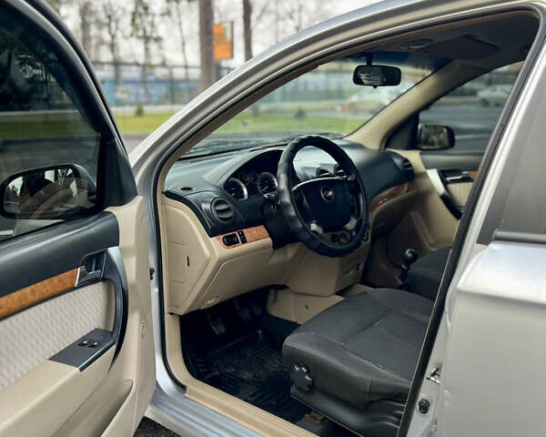 Серый Шевроле Авео, объемом двигателя 1.6 л и пробегом 220 тыс. км за 3300 $, фото 28 на Automoto.ua