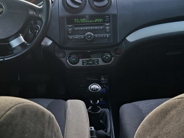 Серый Шевроле Авео, объемом двигателя 1.4 л и пробегом 183 тыс. км за 5200 $, фото 5 на Automoto.ua