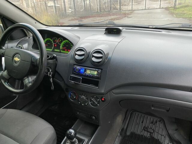 Серый Шевроле Авео, объемом двигателя 1.5 л и пробегом 300 тыс. км за 2750 $, фото 16 на Automoto.ua