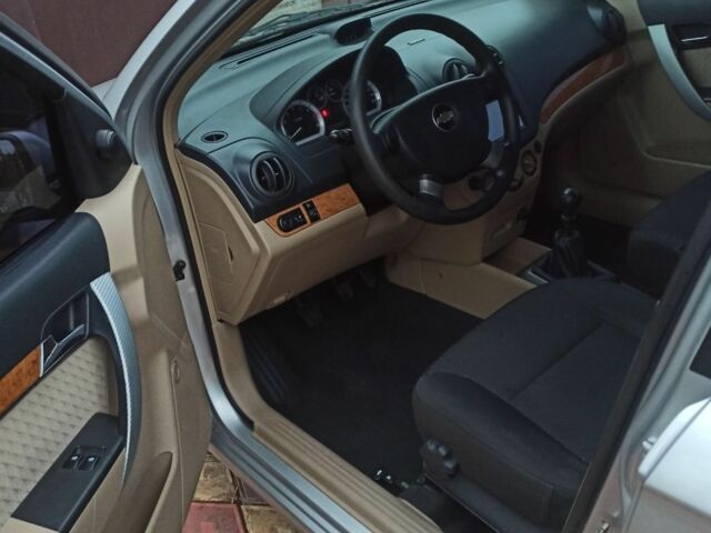 Серый Шевроле Авео, объемом двигателя 1.6 л и пробегом 186 тыс. км за 5000 $, фото 6 на Automoto.ua