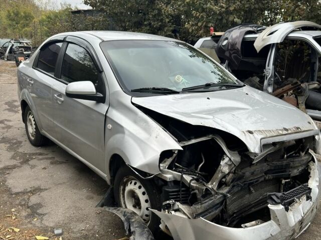 Сірий Шевроле Авео, об'ємом двигуна 1.6 л та пробігом 200 тис. км за 1500 $, фото 1 на Automoto.ua