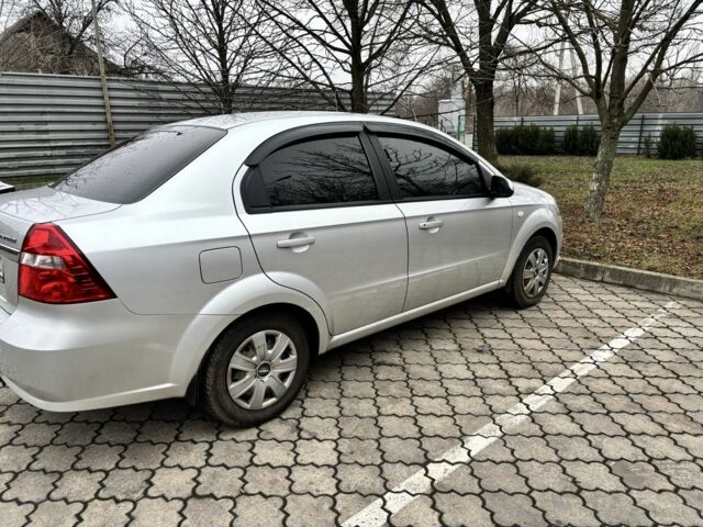 Серый Шевроле Авео, объемом двигателя 1.6 л и пробегом 176 тыс. км за 4600 $, фото 1 на Automoto.ua