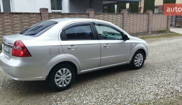 Серый Шевроле Авео, объемом двигателя 1.6 л и пробегом 227 тыс. км за 2999 $, фото 3 на Automoto.ua
