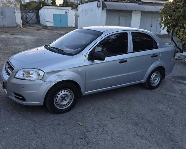 Сірий Шевроле Авео, об'ємом двигуна 1.5 л та пробігом 230 тис. км за 2700 $, фото 1 на Automoto.ua