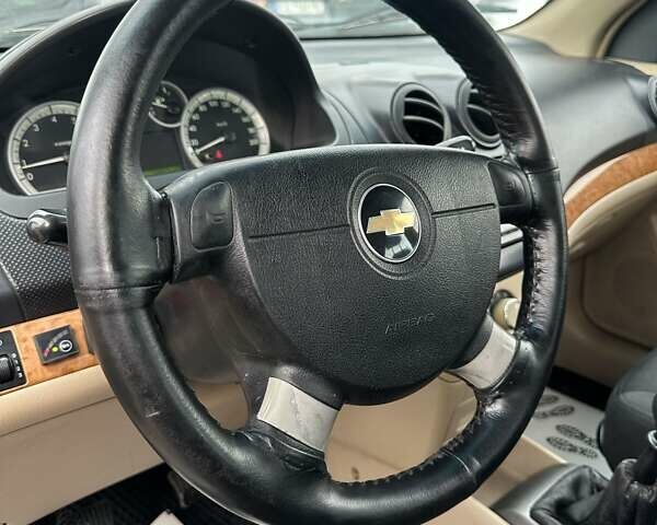 Серый Шевроле Авео, объемом двигателя 1.6 л и пробегом 308 тыс. км за 3700 $, фото 14 на Automoto.ua