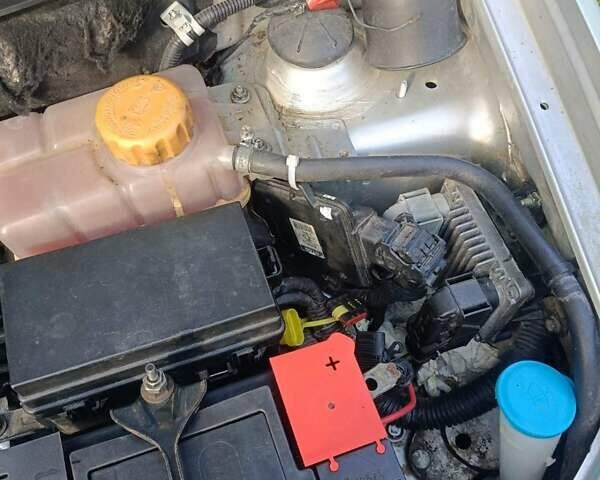 Серый Шевроле Авео, объемом двигателя 1.5 л и пробегом 320 тыс. км за 3200 $, фото 4 на Automoto.ua
