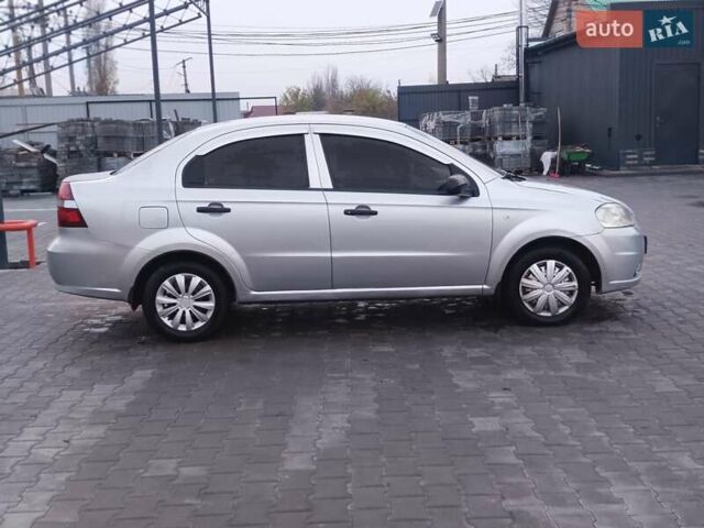 Серый Шевроле Авео, объемом двигателя 1.5 л и пробегом 220 тыс. км за 3550 $, фото 5 на Automoto.ua