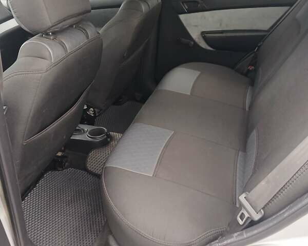 Сірий Шевроле Авео, об'ємом двигуна 1.5 л та пробігом 275 тис. км за 2350 $, фото 2 на Automoto.ua