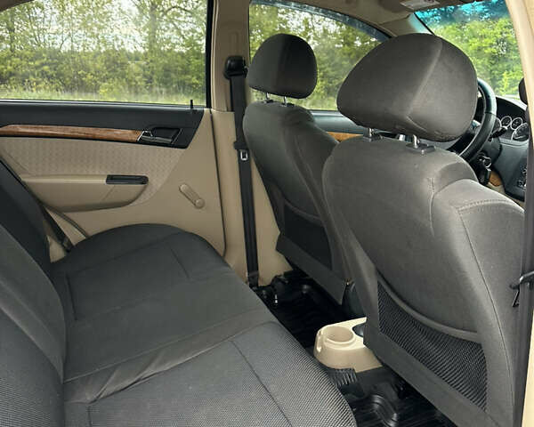 Серый Шевроле Авео, объемом двигателя 1.6 л и пробегом 179 тыс. км за 4200 $, фото 6 на Automoto.ua