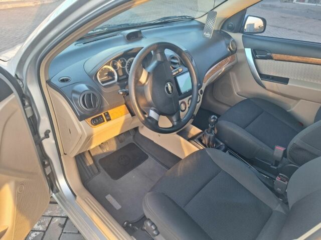 Серый Шевроле Авео, объемом двигателя 1.6 л и пробегом 77 тыс. км за 5300 $, фото 4 на Automoto.ua