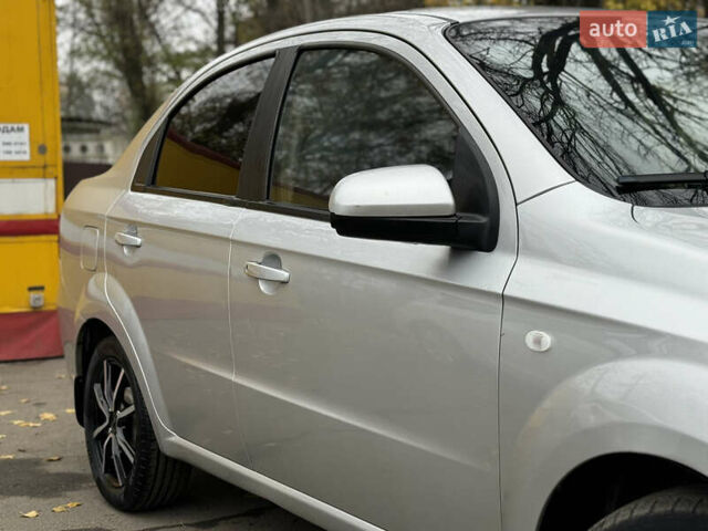 Серый Шевроле Авео, объемом двигателя 1.6 л и пробегом 175 тыс. км за 4350 $, фото 3 на Automoto.ua