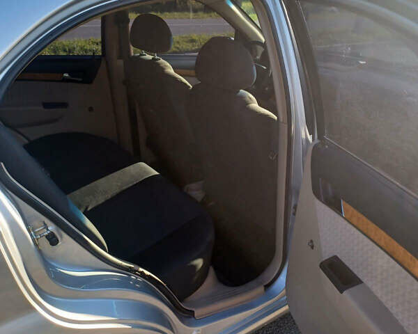 Серый Шевроле Авео, объемом двигателя 1.6 л и пробегом 212 тыс. км за 4300 $, фото 2 на Automoto.ua