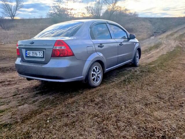 Серый Шевроле Авео, объемом двигателя 1.5 л и пробегом 305 тыс. км за 4000 $, фото 2 на Automoto.ua