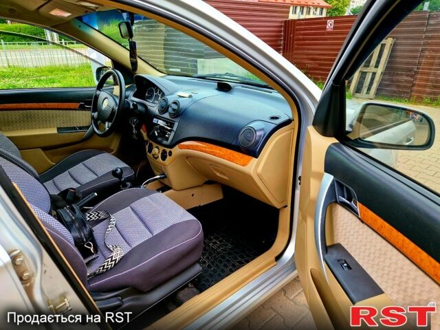 Сірий Шевроле Авео, об'ємом двигуна 1.6 л та пробігом 220 тис. км за 4200 $, фото 7 на Automoto.ua