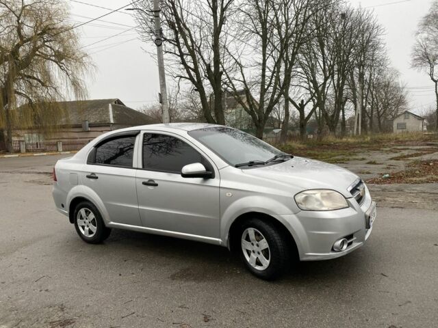 Серый Шевроле Авео, объемом двигателя 1.5 л и пробегом 300 тыс. км за 2750 $, фото 1 на Automoto.ua