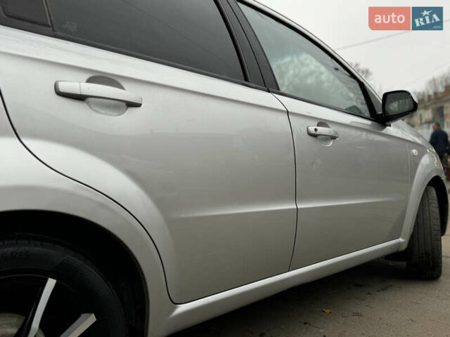 Серый Шевроле Авео, объемом двигателя 1.6 л и пробегом 175 тыс. км за 4350 $, фото 5 на Automoto.ua
