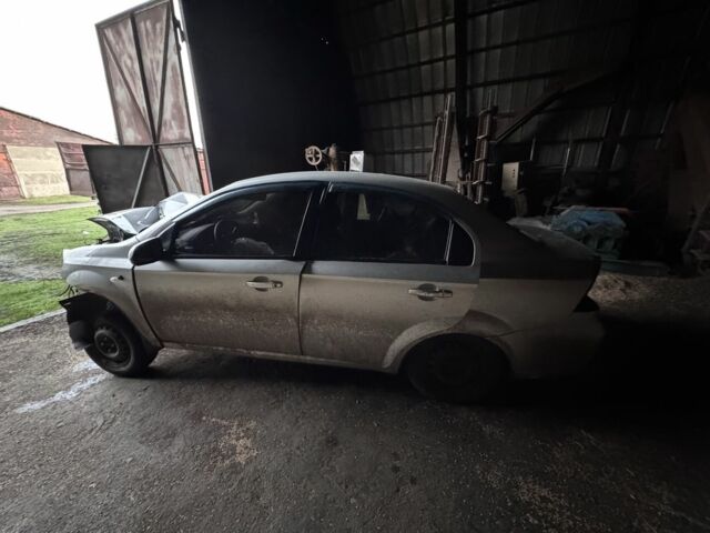 Серый Шевроле Авео, объемом двигателя 1.6 л и пробегом 300 тыс. км за 2000 $, фото 3 на Automoto.ua