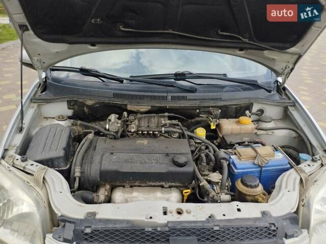 Серый Шевроле Авео, объемом двигателя 1.6 л и пробегом 260 тыс. км за 3400 $, фото 4 на Automoto.ua
