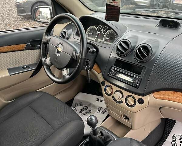 Серый Шевроле Авео, объемом двигателя 1.6 л и пробегом 308 тыс. км за 3700 $, фото 15 на Automoto.ua