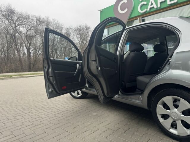Серый Шевроле Авео, объемом двигателя 1.5 л и пробегом 154 тыс. км за 4800 $, фото 10 на Automoto.ua