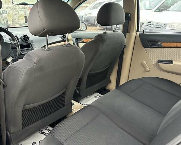 Серый Шевроле Авео, объемом двигателя 1.6 л и пробегом 308 тыс. км за 3700 $, фото 13 на Automoto.ua