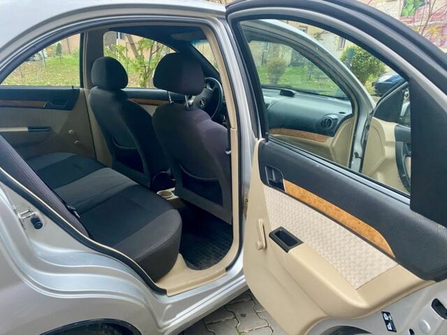 Сірий Шевроле Авео, об'ємом двигуна 1.6 л та пробігом 265 тис. км за 3200 $, фото 4 на Automoto.ua