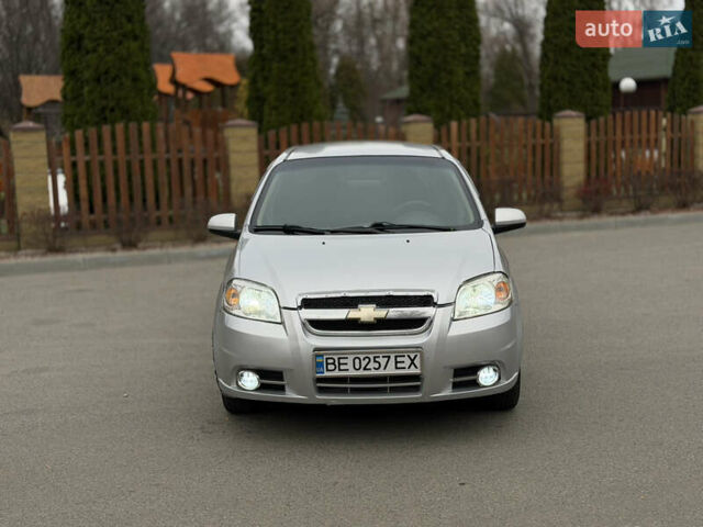 Серый Шевроле Авео, объемом двигателя 1.6 л и пробегом 240 тыс. км за 3200 $, фото 1 на Automoto.ua