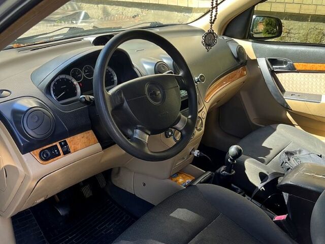Сірий Шевроле Авео, об'ємом двигуна 1.6 л та пробігом 266 тис. км за 3200 $, фото 4 на Automoto.ua