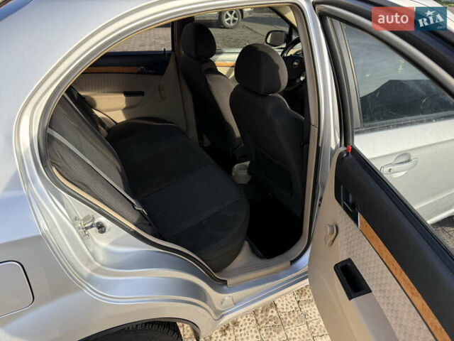 Серый Шевроле Авео, объемом двигателя 1.6 л и пробегом 182 тыс. км за 3600 $, фото 7 на Automoto.ua