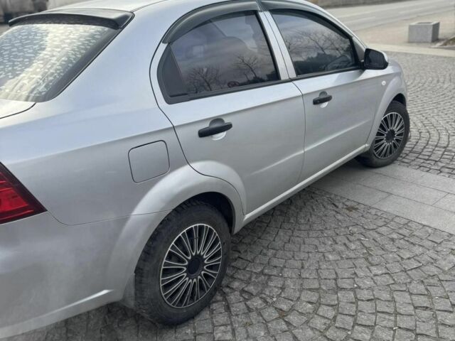 Серый Шевроле Авео, объемом двигателя 1.5 л и пробегом 260 тыс. км за 3700 $, фото 2 на Automoto.ua
