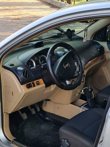 Серый Шевроле Авео, объемом двигателя 1.6 л и пробегом 350 тыс. км за 3900 $, фото 1 на Automoto.ua