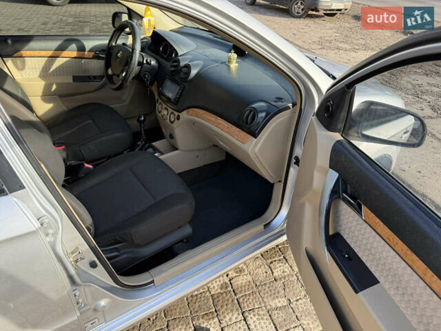 Серый Шевроле Авео, объемом двигателя 1.6 л и пробегом 182 тыс. км за 3600 $, фото 6 на Automoto.ua