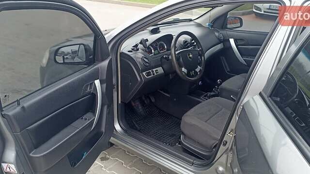 Серый Шевроле Авео, объемом двигателя 1.5 л и пробегом 244 тыс. км за 4500 $, фото 9 на Automoto.ua