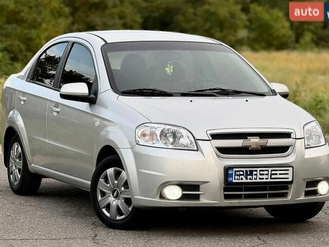 Серый Шевроле Авео, объемом двигателя 1.6 л и пробегом 137 тыс. км за 3999 $, фото 1 на Automoto.ua