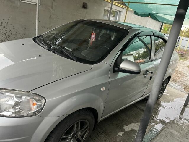 Серый Шевроле Авео, объемом двигателя 1.6 л и пробегом 192 тыс. км за 4000 $, фото 2 на Automoto.ua