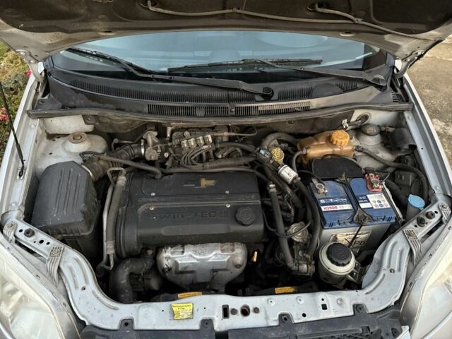 Серый Шевроле Авео, объемом двигателя 1.6 л и пробегом 250 тыс. км за 3100 $, фото 5 на Automoto.ua