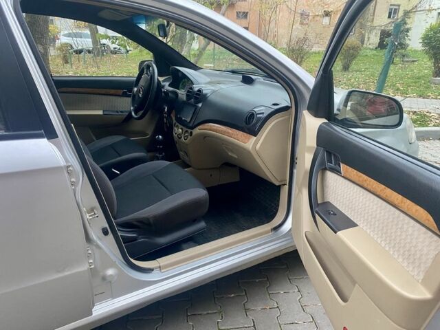 Сірий Шевроле Авео, об'ємом двигуна 1.6 л та пробігом 265 тис. км за 3200 $, фото 7 на Automoto.ua