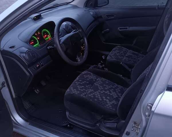 Серый Шевроле Авео, объемом двигателя 1.5 л и пробегом 220 тыс. км за 3550 $, фото 14 на Automoto.ua