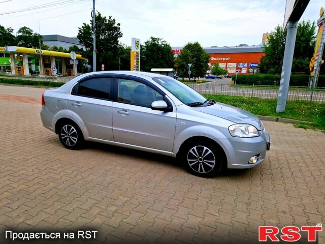 Сірий Шевроле Авео, об'ємом двигуна 1.6 л та пробігом 220 тис. км за 4200 $, фото 5 на Automoto.ua