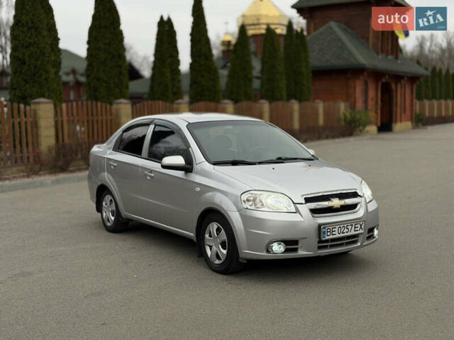 Серый Шевроле Авео, объемом двигателя 1.6 л и пробегом 240 тыс. км за 3200 $, фото 2 на Automoto.ua