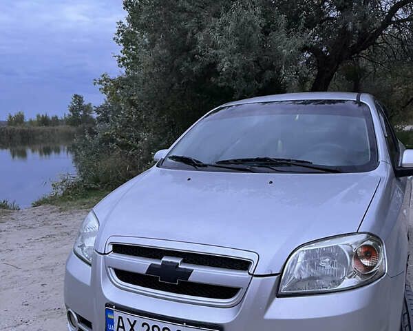 Серый Шевроле Авео, объемом двигателя 1.6 л и пробегом 350 тыс. км за 3600 $, фото 1 на Automoto.ua