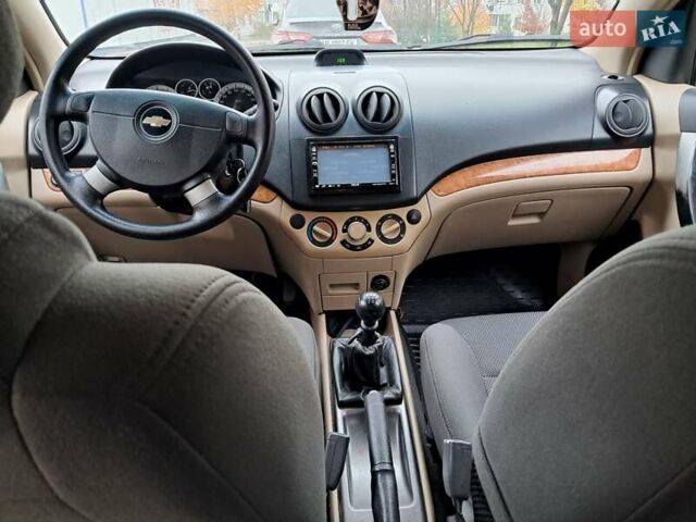 Серый Шевроле Авео, объемом двигателя 1.6 л и пробегом 278 тыс. км за 4400 $, фото 2 на Automoto.ua