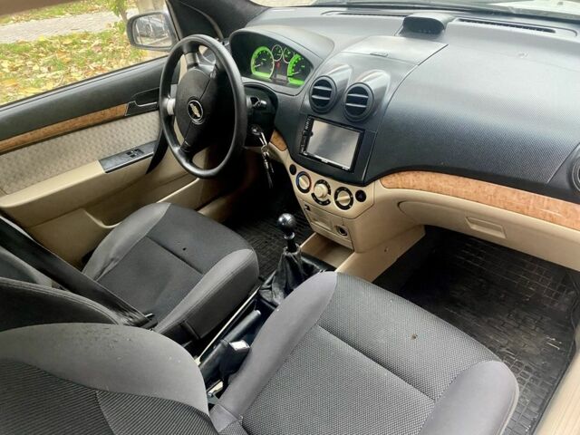Сірий Шевроле Авео, об'ємом двигуна 1.6 л та пробігом 265 тис. км за 3200 $, фото 6 на Automoto.ua