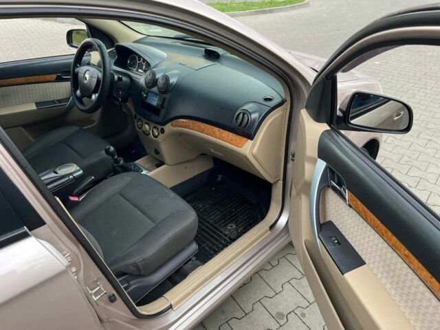 Серый Шевроле Авео, объемом двигателя 1.6 л и пробегом 211 тыс. км за 4100 $, фото 7 на Automoto.ua